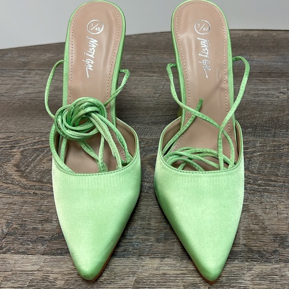New Nasty Gal Satin Strappy Flared Court Heels -Lime Green Size 7 - Picture 6 of 12